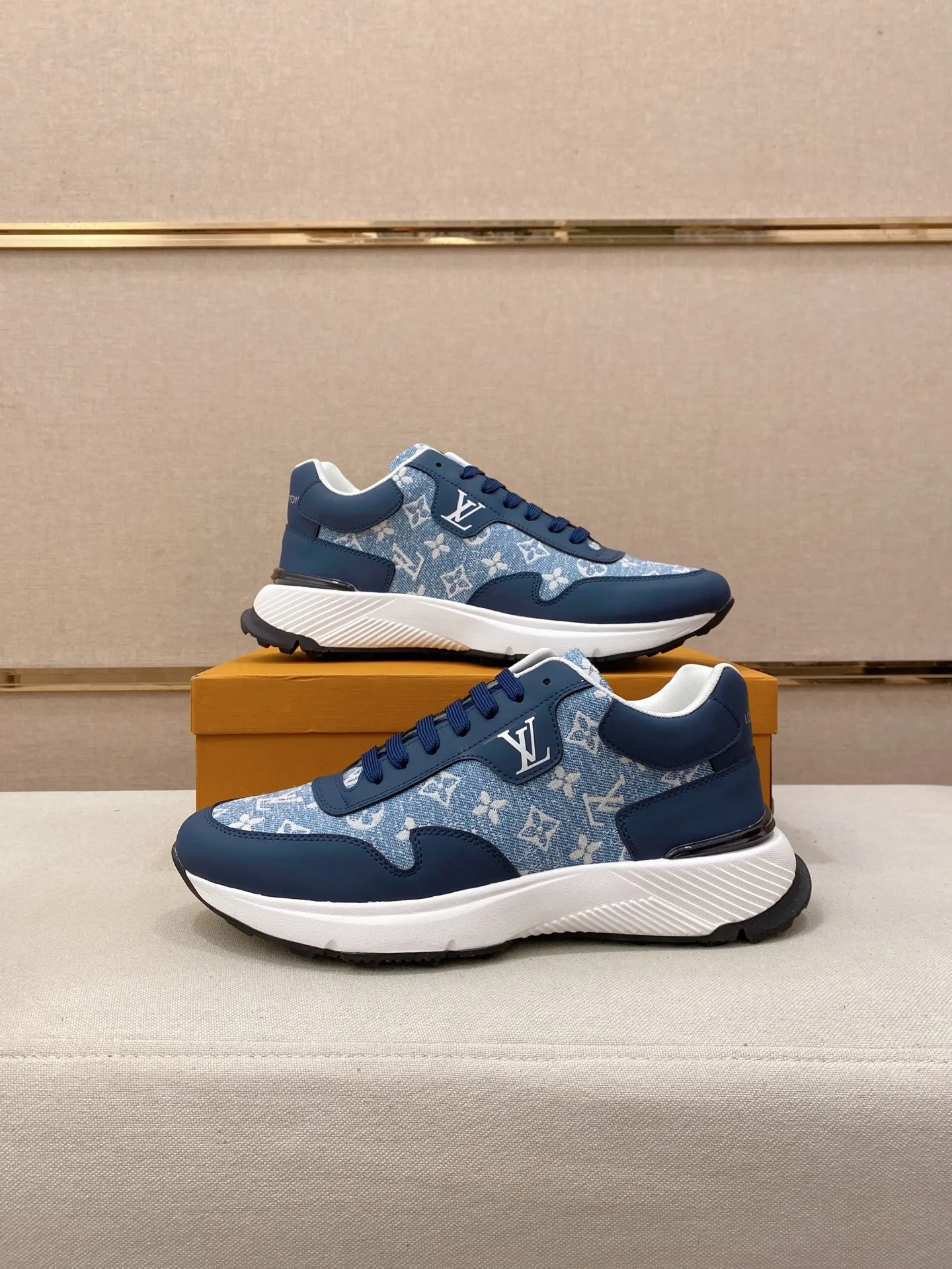 Men's shoes💰 462💰louis vuitton (Louis Vuitton/lv)🔍🔍The new counters are on sale at the same time. The uppers are imported from Italy. ⃣️Re-engraved🇮🇹💪💪, ⚠Sole: The original sole is specially provided by the original factory, the exclusive movable molded sole is super comfortable, ⚠Original and single goods 🔍high quality, you can enter and leave the counter at will, welcome to compare⚠. Code number: 38-44 (45/customized, non-refundable)